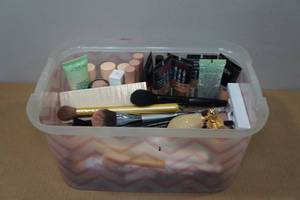 lot 166 image: Assorted Beauty Products