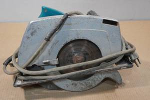 lot 214 image: Makita 7-14 Circular Saw
