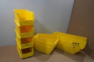 lot 220 image: 10 Plastic Stackable Organizers