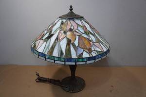 lot 232 image: Vintage Stained Glass Table Lamp