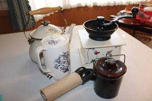 lot 5 image: Collection of Vintage Kitchenware Including Teapot and Coffee Grinder