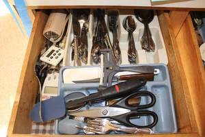 lot 17 image: Collection of Assorted Kitchen Utensils and Cutlery