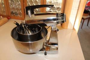 lot 19 image: Vintage Sunbeam Mixmaster Mixer with Bowls and Attachments