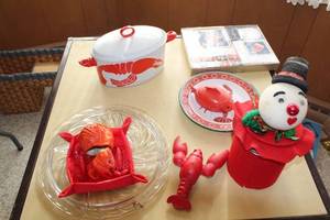 lot 21 image: Collection of Lobster-Themed Kitchenware and Decor Items