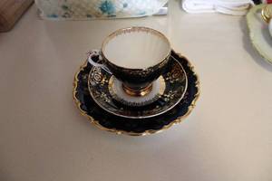 lot 41 image: Vintage Royal Sealy Tea Cup and Saucer Set with Gold Trim