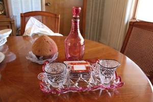 lot 57 image: Antique New Orleans Souvenir Set with Pink Glassware and Photos