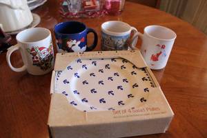 lot 58 image: Set of 4 FURIO Contemporary Casuals Salad Plates and Assorted Holiday Mugs