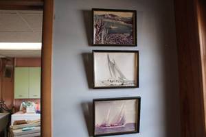 lot 76 image: Eclectic Collection of Nautical and Nature-Themed Art Decor