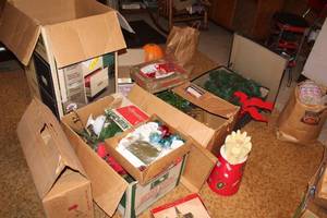lot 78 image: Assorted Holiday and Christmas Decor Items