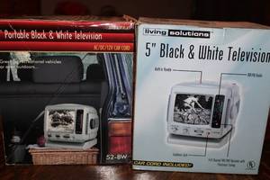 lot 94 image: 5 Portable Black & White Television and Skilsaw 7 14 Saw with Case