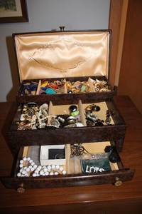 lot 103 image: Vintage Jewelry Box with Assorted Costume Jewelry Collection