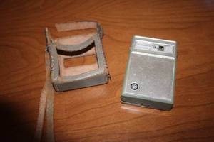 lot 112 image: Vintage Westinghouse Transistor Radio with Leather Case