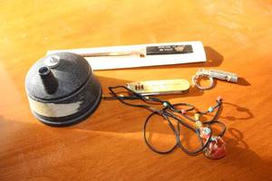 lot 131 image: Assortment of Vintage Items with IH Pocket Knife