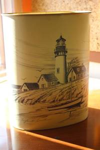 lot 137 image: Vintage New England Coastline Decorative Tin