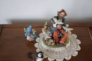 lot 176 image: Decorative Porcelain Figurine Set with Birds and Man