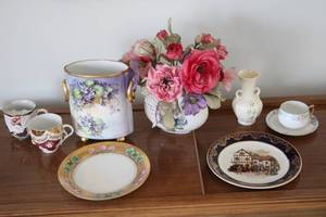 lot 180 image: Collection of Vintage Porcelain Tea Sets and Decorative Pieces