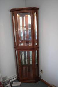 lot 183 image: Wooden Corner Curio Display Cabinet with Glass Shelves