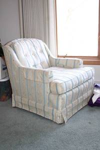 lot 190 image: Vintage Floral Upholstered Armchair