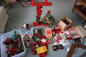 lot 202 image: Assorted Holiday Decorations and Crafts Collection