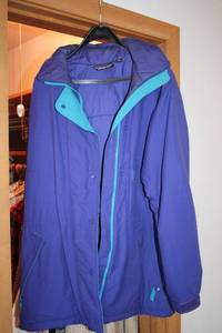 lot 205 image: Womens Patagonia Purple Jacket Size 12