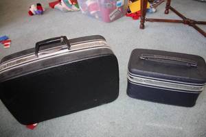 lot 207 image: Vintage Samsonite Luggage Set - Large Suitcase and Small Travel Case