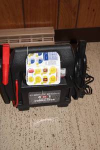 lot 230 image: Cen-Tech 4-in-1 Portable Power Pack