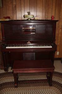 lot 232 image: Wagner Upright Piano with Bench and Music Books