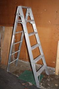 lot 274 image: Aluminum Step Ladder with Six Steps