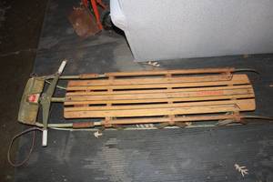 lot 283 image: Vintage Wards Deluxe Wooden Sled with Metal Runners