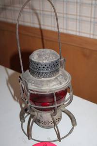 lot 284 image: Vintage Red Glass Railroad Lantern