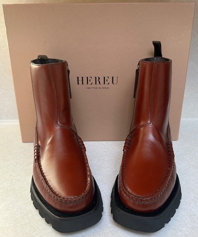 lot 14 image: HEREU - Andreu Sport Mid-Calf Zipped Boot - Size 35 - New with Box