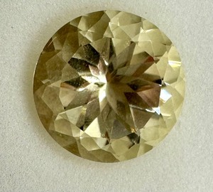 lot 46J image: 4ct Yellow Labradorite Gemstone, 11mm
