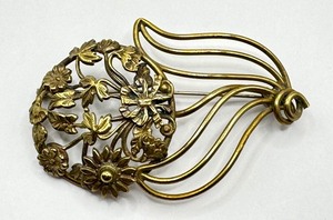 lot 61R image: Vintage Floral Design Metal Brooch