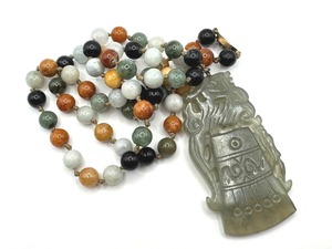 lot 5R image: Vintage Jade Beaded Necklace with Carved Jade Asian Figurine