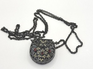 lot 18C image: Charming Purse Pendant Necklace