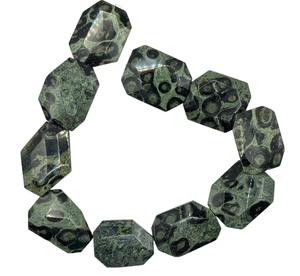 lot 18E image: Strand of Large Kambamba Jasper Beads