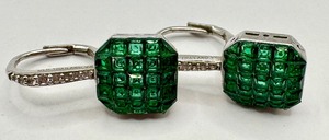lot 7J image: Beautiful Sterling and Green Cubic Zirconia Earrings
