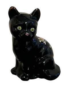lot 55 image: Vintage Fenton Hand Painted Black Cat Figurine