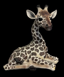 lot 51 image: Adorable Baby Giraffe Decorative Figurine