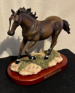 lot 82 image: The Gray Rock Collection Horse Figurine