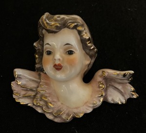 lot 107 image: Angelic Vintage Goebel Angel Figurine