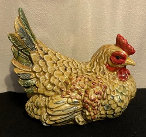 lot 113 image: French Country Hen Decorative Figurine