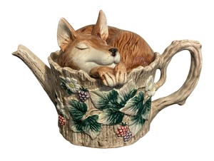 lot 112 image: Fitz & Floyd Reynard Sleeping Fox Teapot