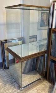 lot 126 image: Mirrored Back Display Cabinet with Mirrored Base