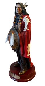 lot 143 image: JD Challenger Looking Horse Collectable Statue