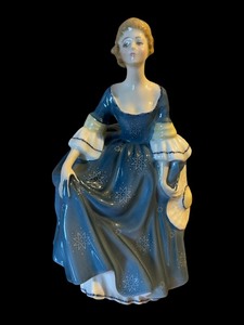 lot 140 image: Royal Doulton Hilary Figurine HN 2335 Figurine Limited Edition