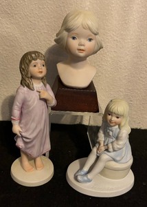 lot 209 image: Frances Hook Collectible Figurines including Spring Breeze, Kiss Me Goodnight and All Dressed Up