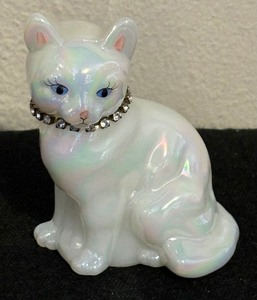 lot 216 image: Fenton Iridescent Opal with Blue Eyes Hand Painted Cat Figurine