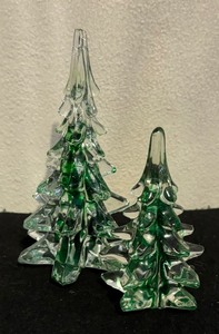 lot 224 image: Art Glass Tree Figurines