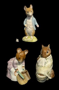 lot 223 image: Beatrix Potter Figurines including Hunco Munca Sweeping, Johnny Town Mouse and Chippy Hackee